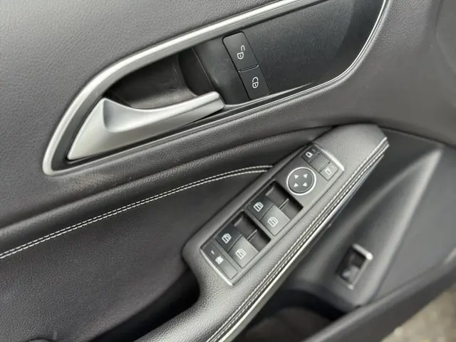 Mercedes-Benz GLA 200 Ambition 2015 Benzine 14