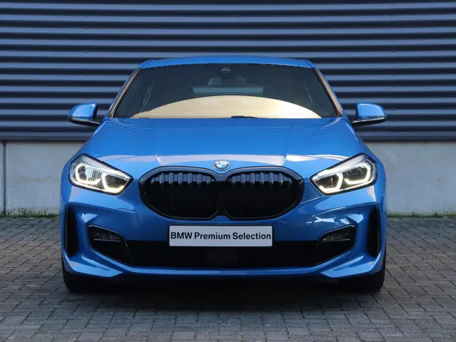 BMW 1 Serie 118i 2022 Benzine 3