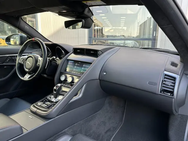 Jaguar F-Type P300 RWD R-Dynamic 2020 Benzine 56
