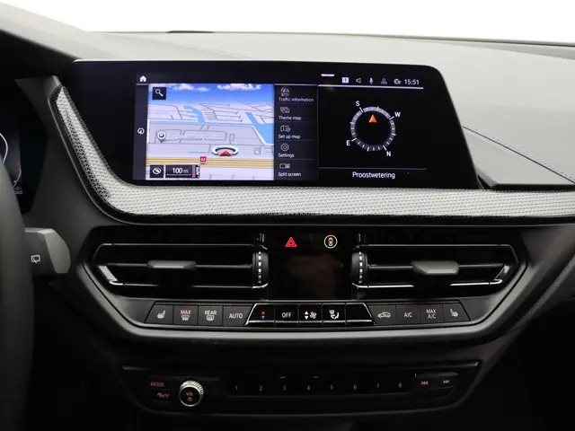 BMW 1 Serie 118i 2024 Benzine 11