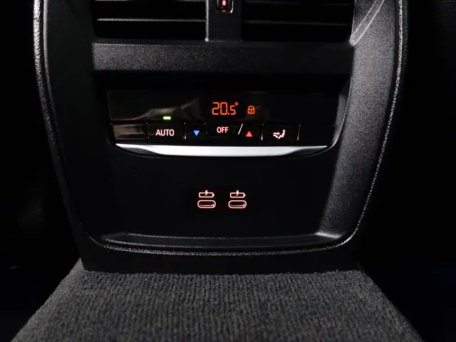 BMW 3 Serie 330e M Sport- 2022 Hybride Benzine 27