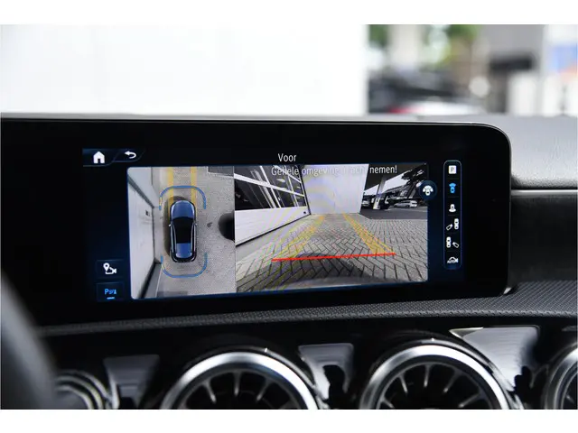 Mercedes-Benz A-Klasse 200 AMG Line 2023 Benzine 13