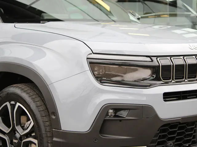 Jeep Avenger 1.2 e-Hybrid Summit 2026 Hybride Benzine 8