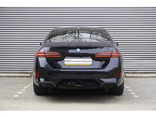 BMW 5 Serie 550e xDrive 2024 Hybride Benzine 5