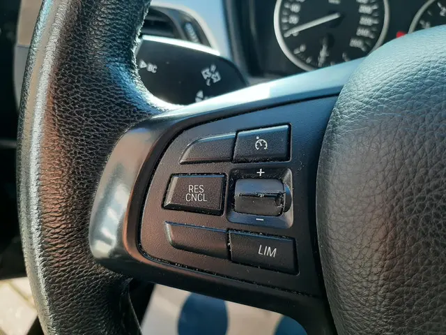 BMW X1 sDrive18i Executive 2017 Benzine 29