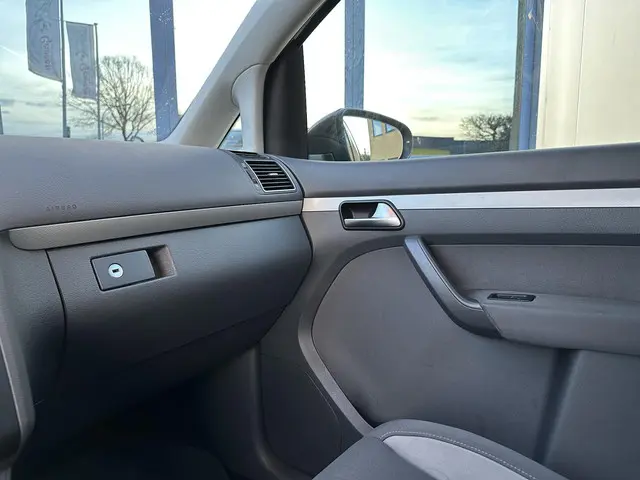 Volkswagen Touran 1.4 TSI Highline 2013 Benzine 20