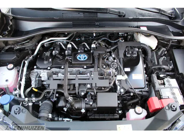 Toyota C-HR 1.8 Hybrid Dynamic 2023 Hybride Benzine 15