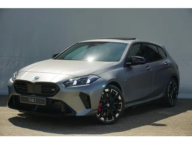 BMW 1 Serie 5-deurs M135i xDrive 2025 Benzine 35