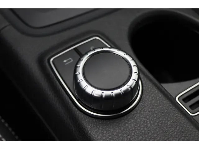 Mercedes-Benz GLA 180 Ambition Automaat 2015 Benzine 38
