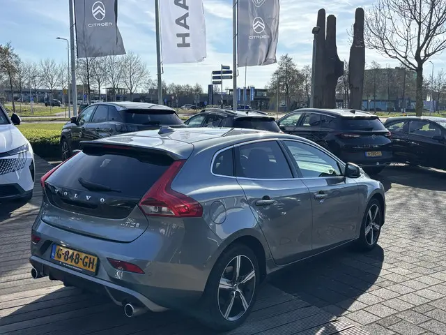 Volvo V40 1.5 T3 R-Design 2019 Benzine 3
