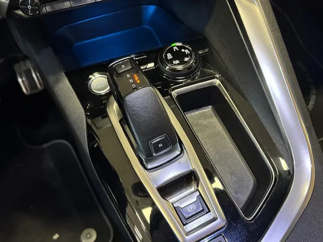 Peugeot 3008 1.2 PureTech Crossway 2018 Benzine 23