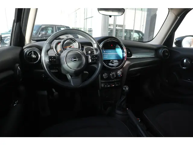 MINI 5-Deurs One Essential 2021 Benzine 4