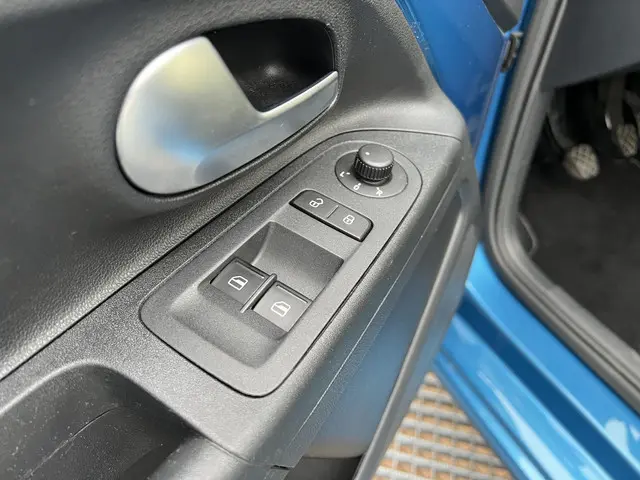 Volkswagen up! 1.0 BMT high up! 2018 Benzine 18