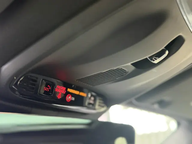 Volvo XC60 2.0 T6 AWD R-Design 2018 Benzine 31