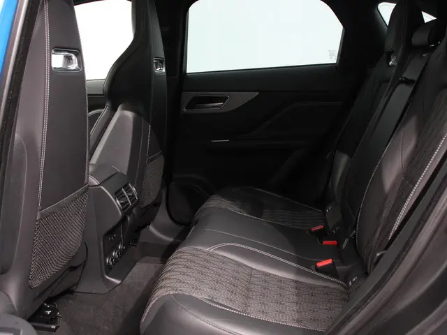 Jaguar F-PACE 5.0 V8 AWD SVR 551 pk 2019 Benzine 24