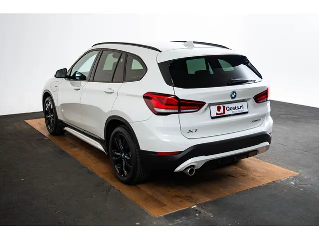 BMW X1 xDrive25e High Executive 2022 Hybride Benzine 36