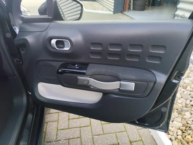 Citroën C3 1.2 PureTech S&S Shine |automaat| 2017 Benzine 16