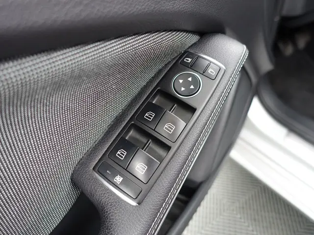 Mercedes-Benz A-Klasse 180 Prestige AMG- 2013 Benzine 18