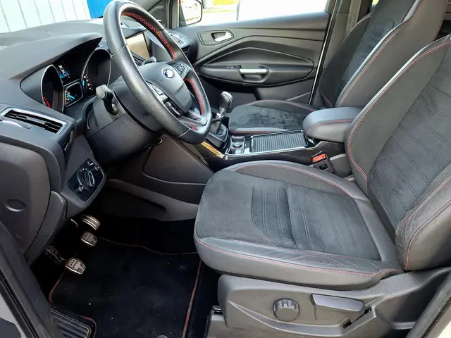 Ford Kuga 1.5 ST Line X-Pack 2019 Benzine 32