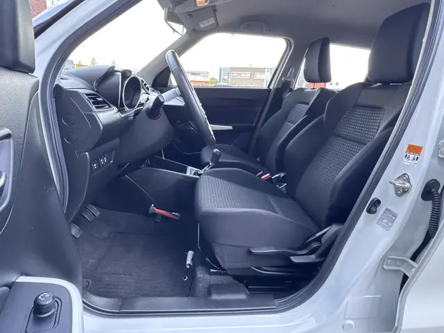 Suzuki Swift 1.2 Comfort Smart Hybrid 2023 Benzine 8