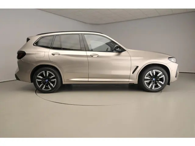 BMW iX3 Executive 80 kWh 2024 Elektrisch 4