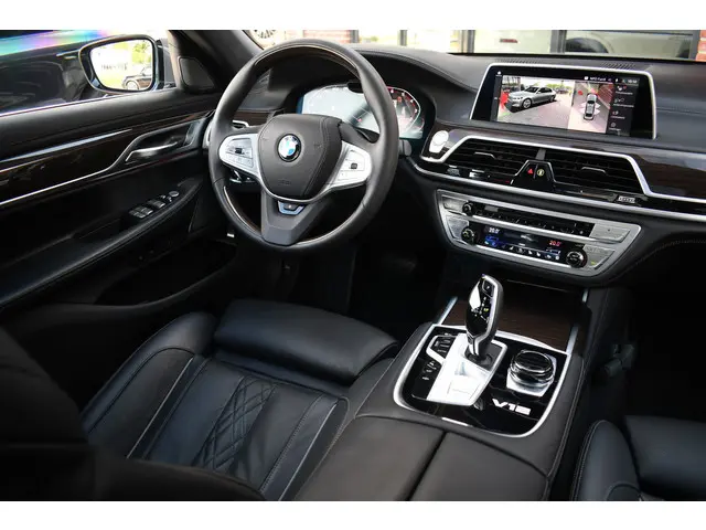 BMW 7 Serie M760Li xDrive 2019 Benzine 3