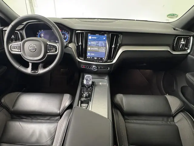 Volvo V60 2.0 B3 Plus Dark 2023 Benzine 3