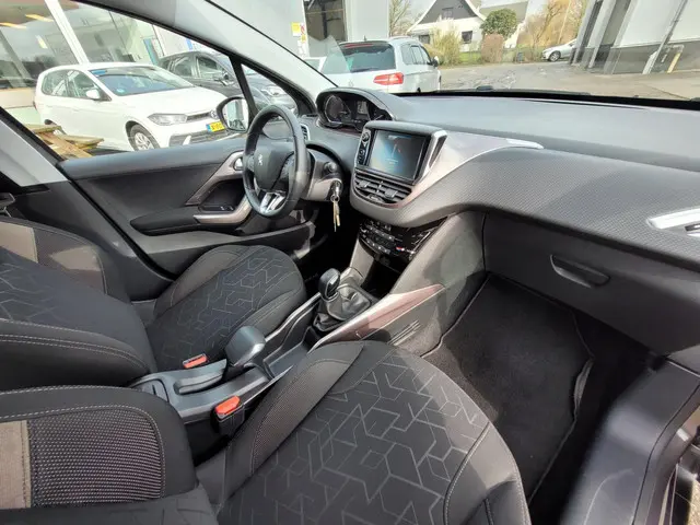 Peugeot 2008 1.2 VTi Active 2013 Benzine 29