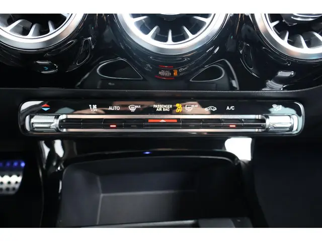 Mercedes-Benz A-Klasse 250 Premium Plus 2018 Benzine 34