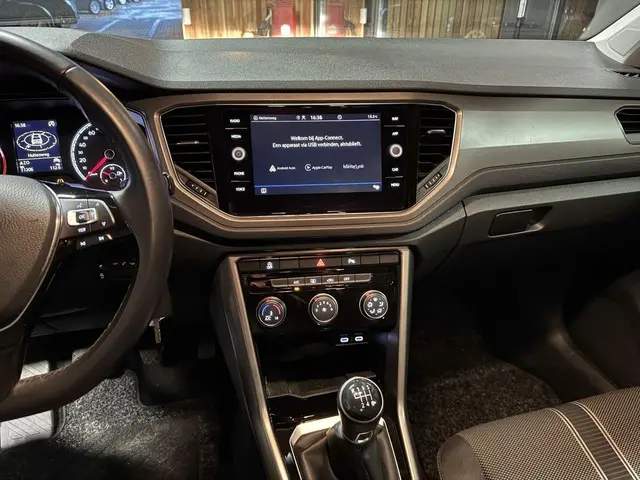 Volkswagen T-Roc 1.5 TSI Style grijs 2020 Benzine 15