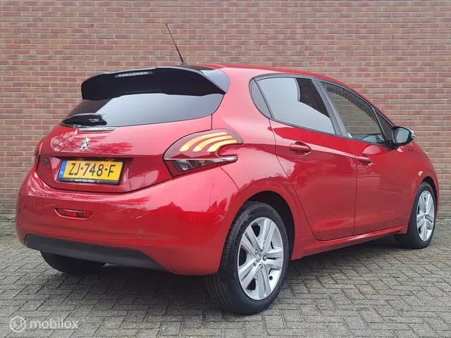 Peugeot 208 1.2 PureTech Signature 2019 Benzine 7