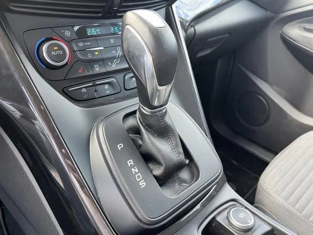 Ford C-MAX 1.5 Titanium 2018 Benzine 8