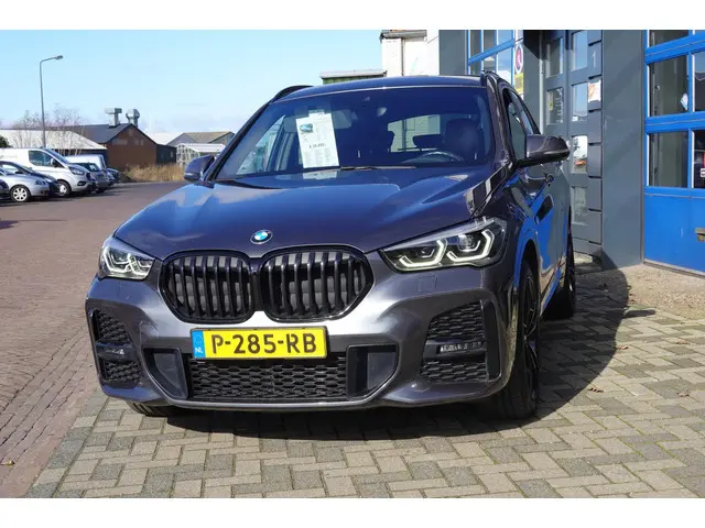 BMW X1 SDrive18i High ExecutiveM-Sport 2021 Benzine 9