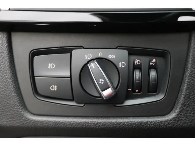 BMW 3 Serie Touring 318i M Sport Edition 2018 Benzine 38