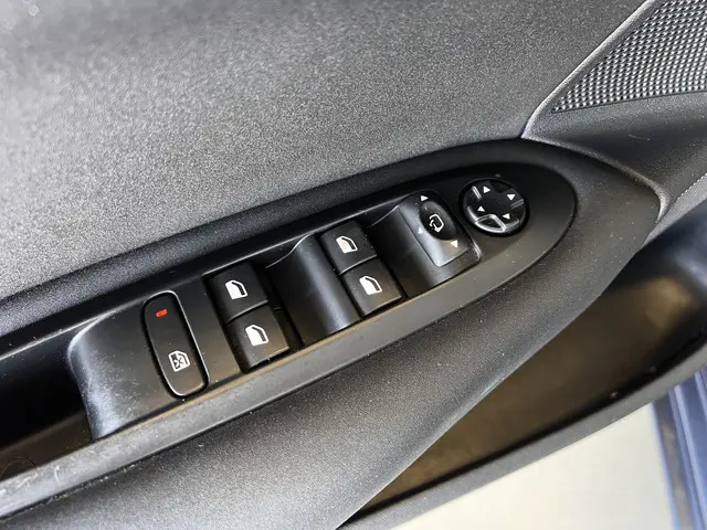 Citroën C4 1.2 PureTech Exclusive 2014 Benzine 32