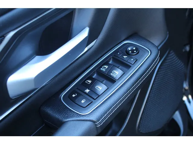 Dodge Ram 1500 5.7 V8 4x4 Crew Cab Laramie 2021 LPG/Gas 7