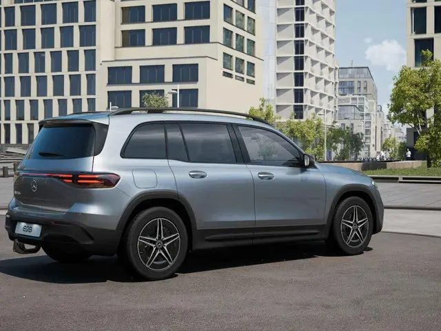 Mercedes-Benz EQB 250+ AMG Line 71 kWh 2025 Elektrisch 20