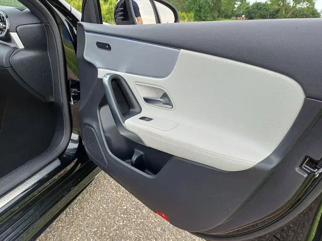 Mercedes-Benz A-Klasse 250 Premium Plus 2022 Benzine 36
