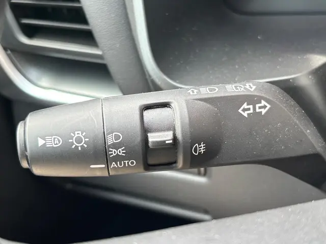 Nissan QASHQAI MHEV 140 MT N-Connecta 2025 Benzine 26
