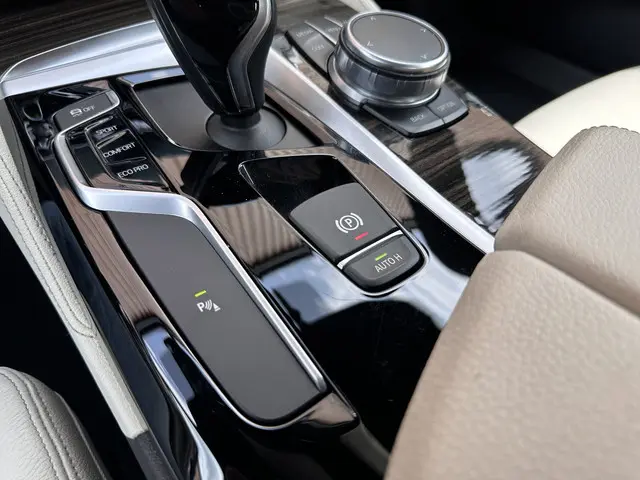 BMW 5 Serie 530i High Executive 2017 Benzine 23