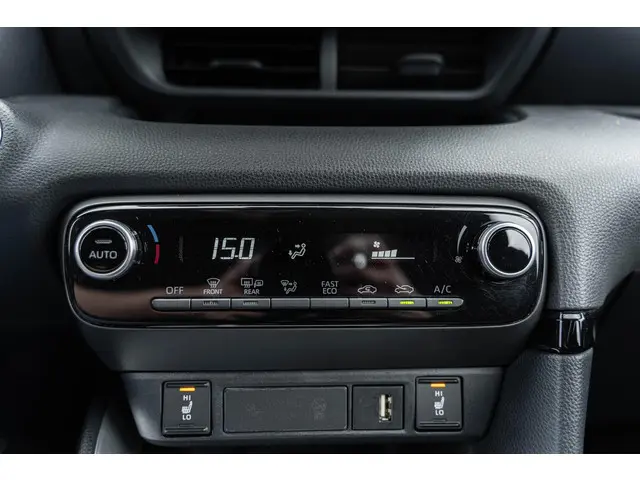 Toyota Yaris 1.5 Hybrid Dynamic 2021 Hybride Benzine 32