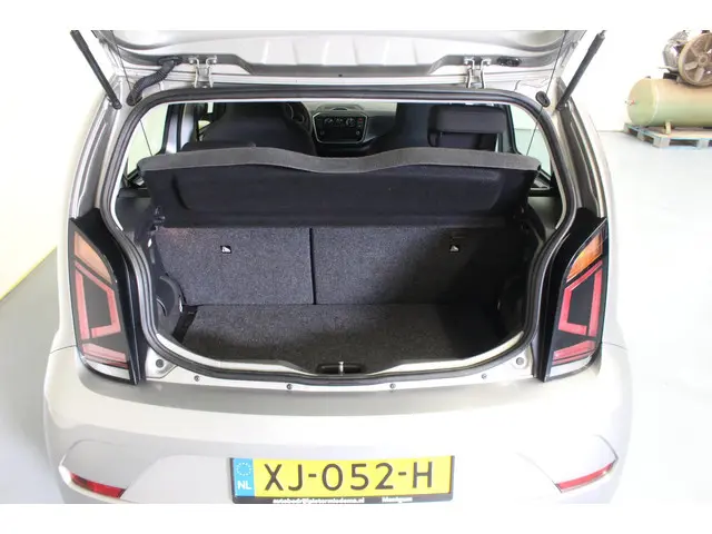 Volkswagen up! 1.0 BMT move up! 2019 Benzine 25