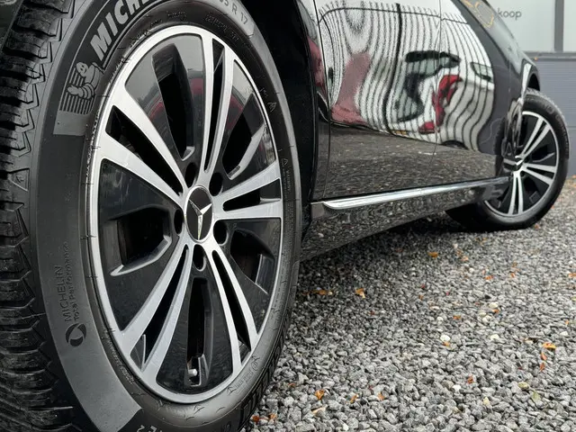 Mercedes-Benz E-Klasse 200 Premium 2018 Benzine 35