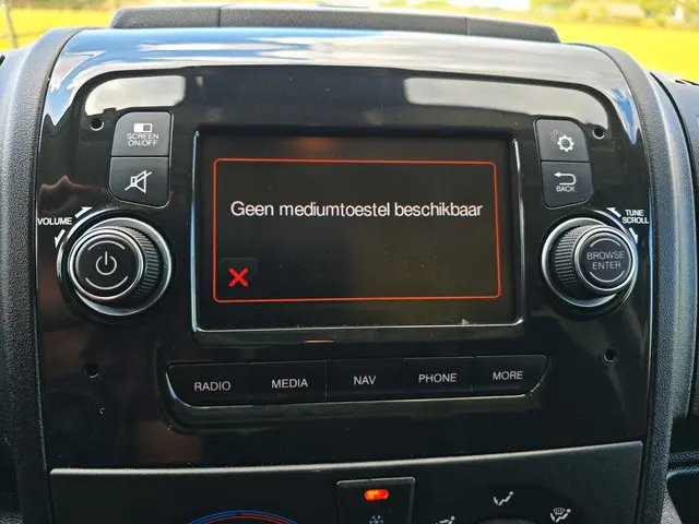 Peugeot Boxer 330 2.2 BlueHDi L2 H2 2021 Diesel 23