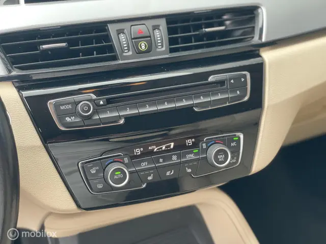 BMW X1 sDrive20i High Executive 2017 Benzine 18