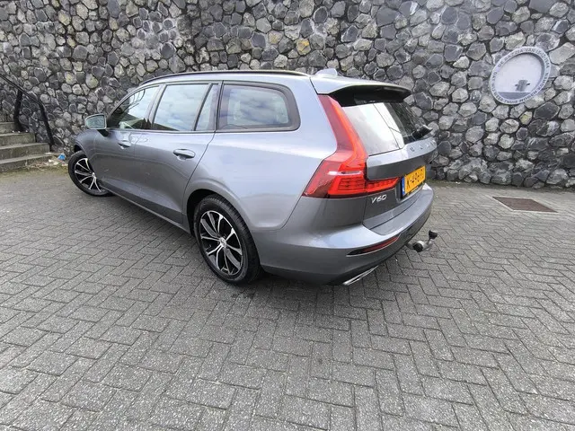 Volvo V60 2.0 B3 Momentum 2021 Hybride Benzine 2
