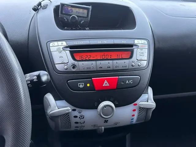 Toyota Aygo 1.0 VVT-i Now 2014 Benzine 15