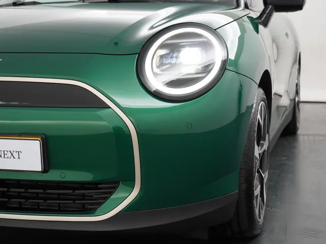 MINI 3-Deurs Cooper E Favoured + M-pakket 2025 Elektrisch 26
