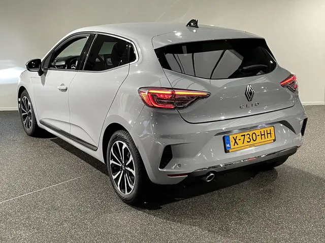 Renault Clio 1.0 TCe 90 GPF techno 2023 Benzine 6