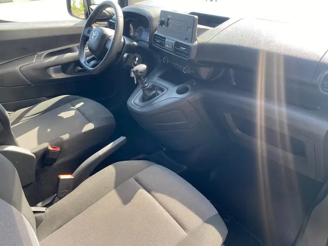 Toyota ProAce CITY 1.5 D-4D Cool 2022 Diesel 7